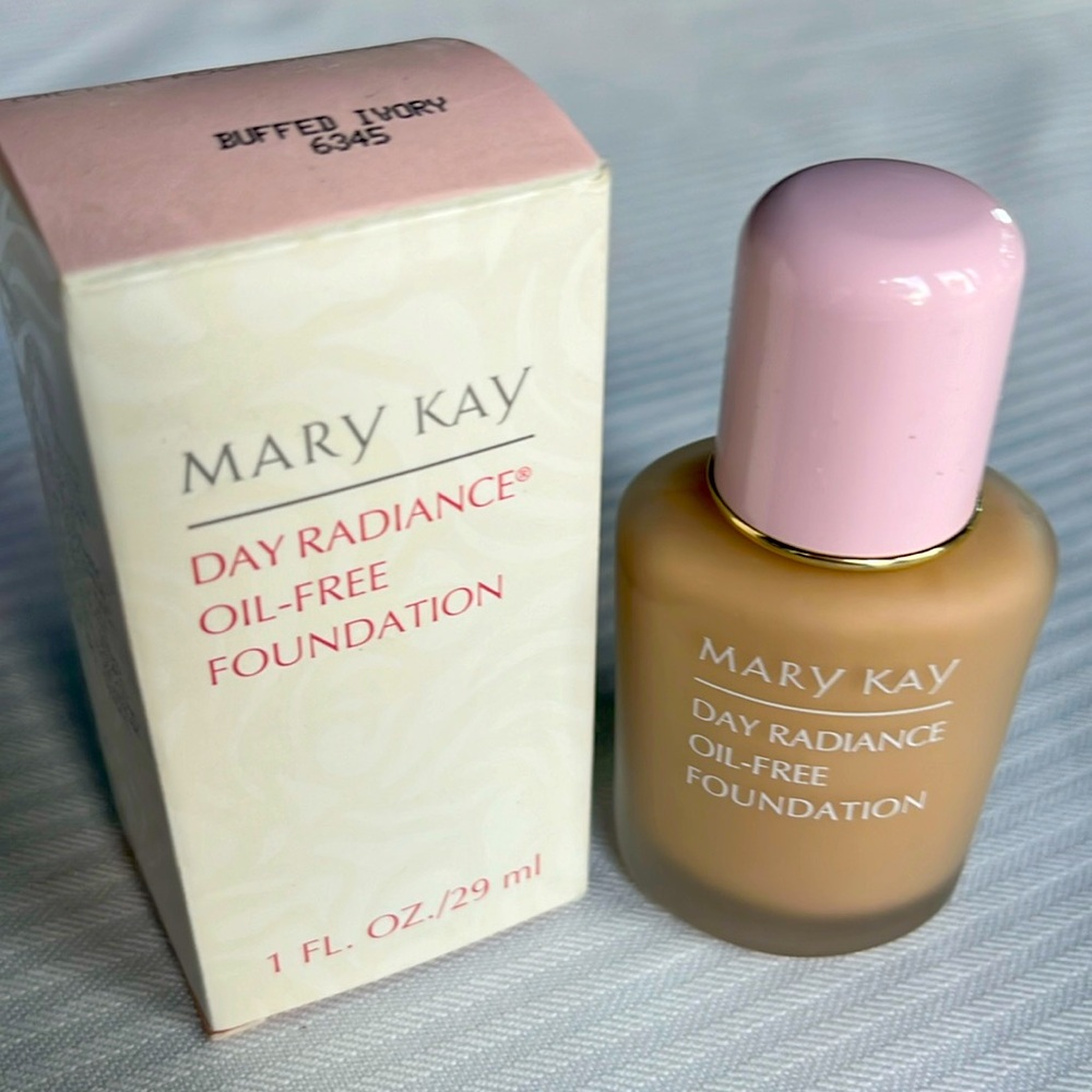 MK Buffed Ivory Day Radiance Oil-Free Foundation #6345